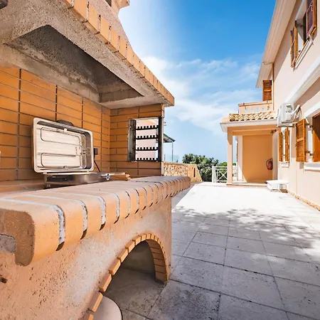 Royal Villa Agios Nikitas
